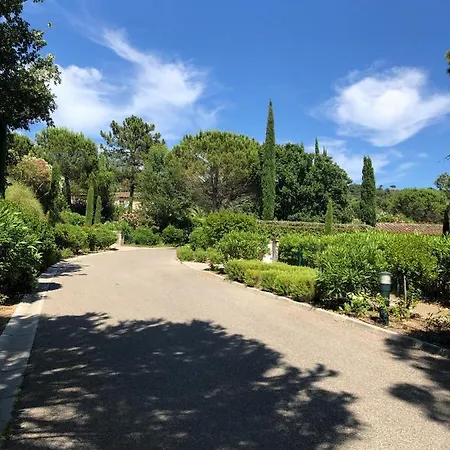 Charmantes Haus Im Golf Club Tropez Holiday home